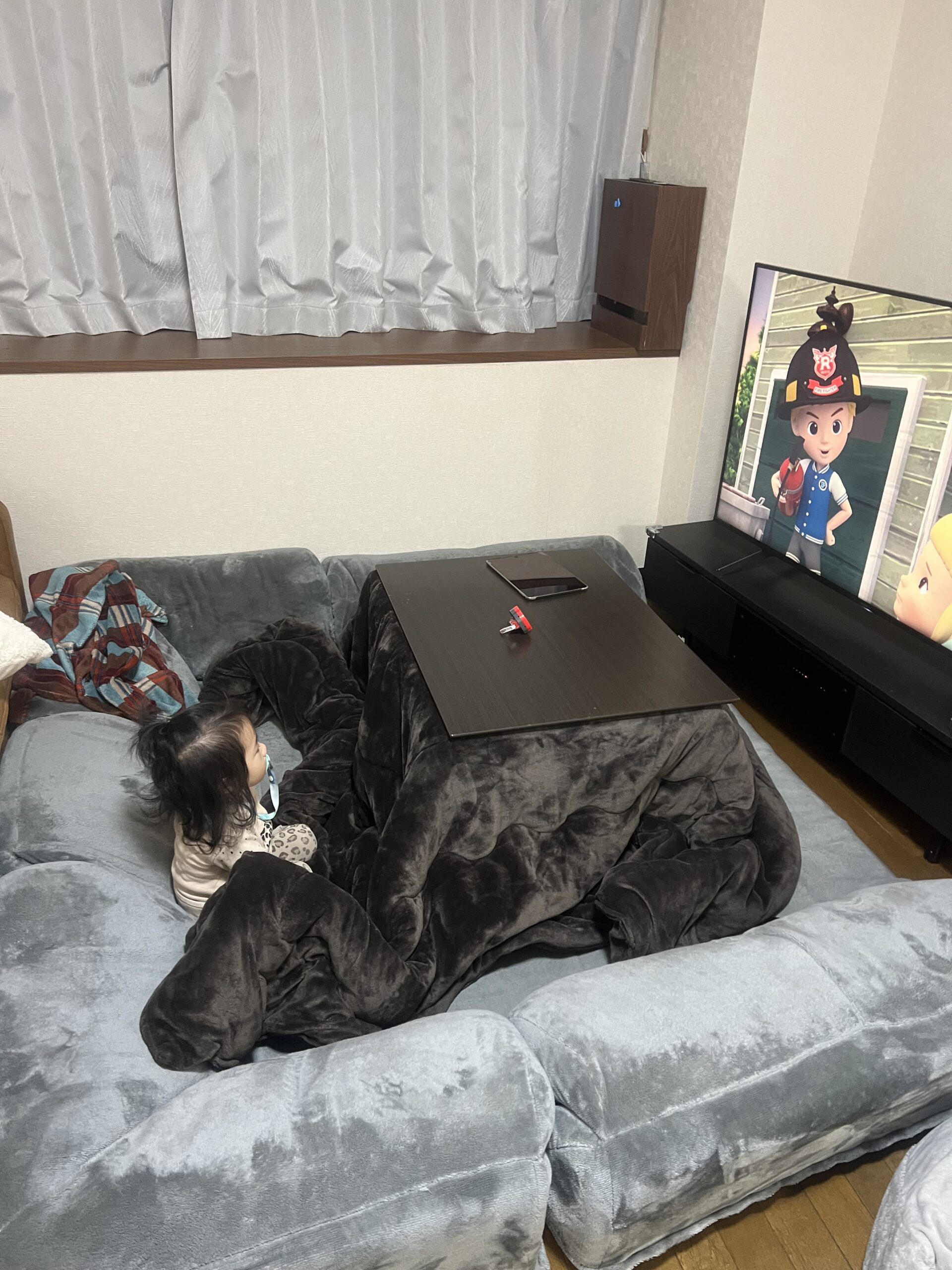 こたつとローソファを合わせて使った様子