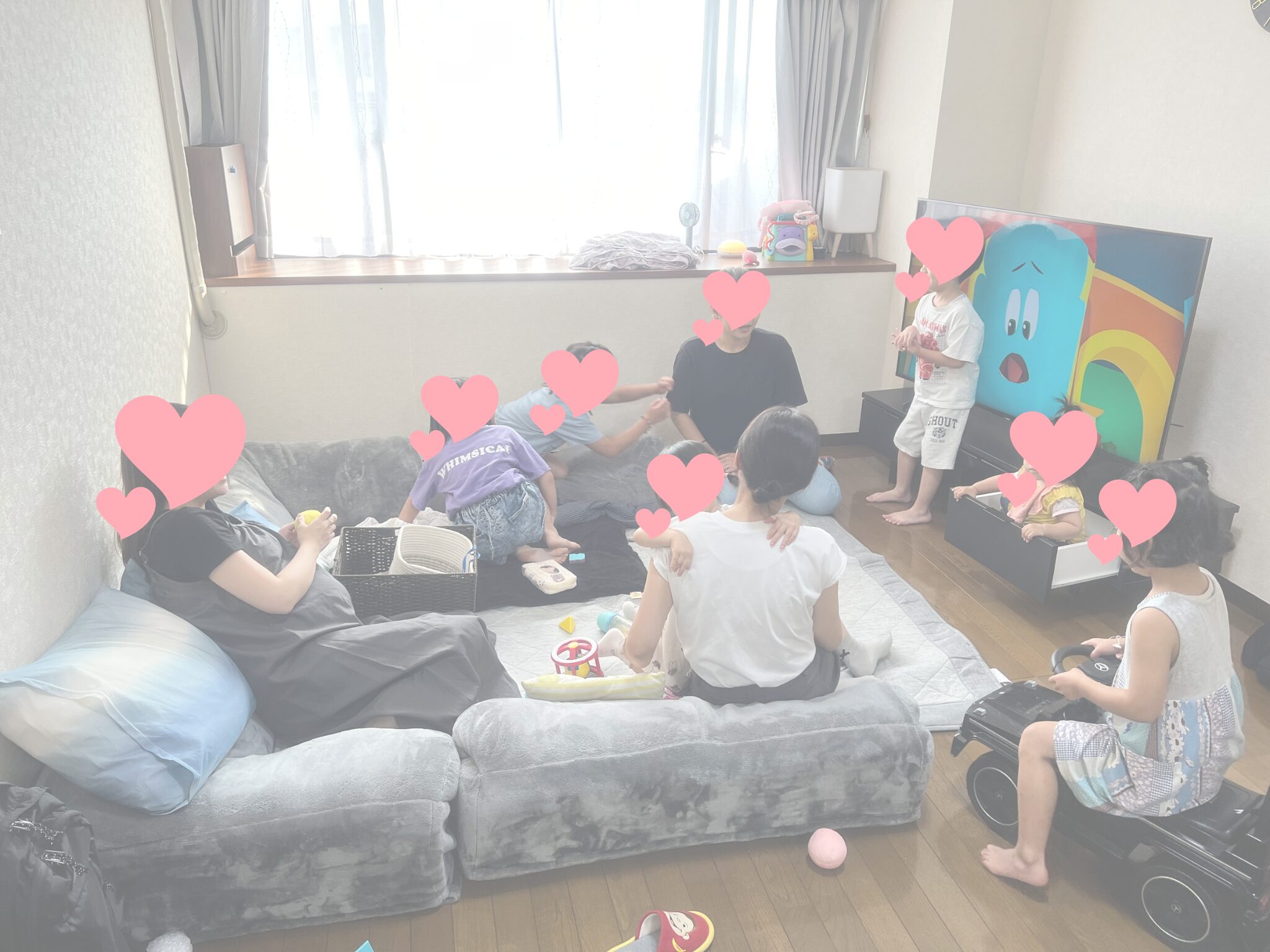 ママ友と子どもたちが集まる様子